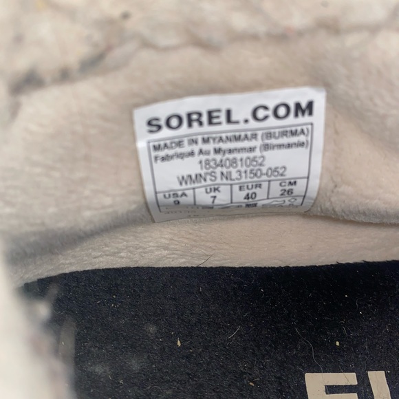 Women's 9 SOREL Out 'N About Plus Felt Duck Boots - Picture 4 of 5